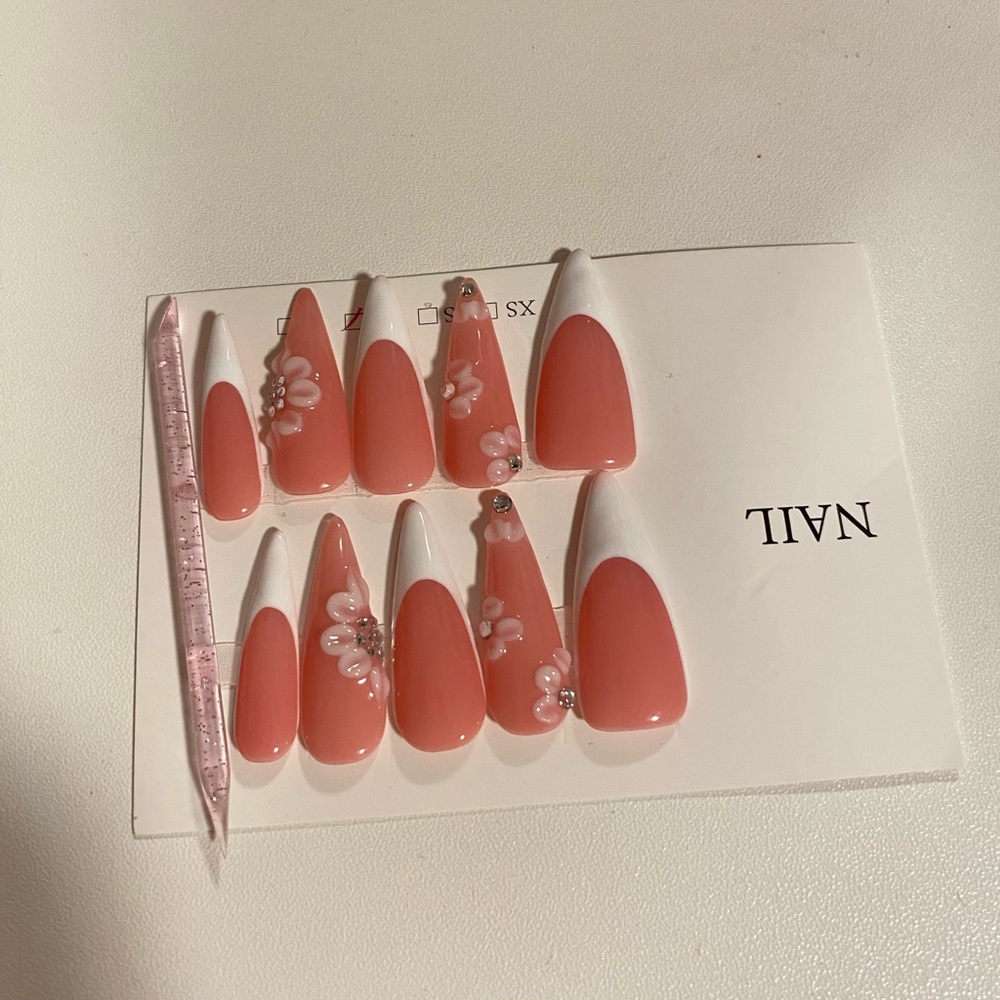 Handmade Pink and White Floral Press-On Nails